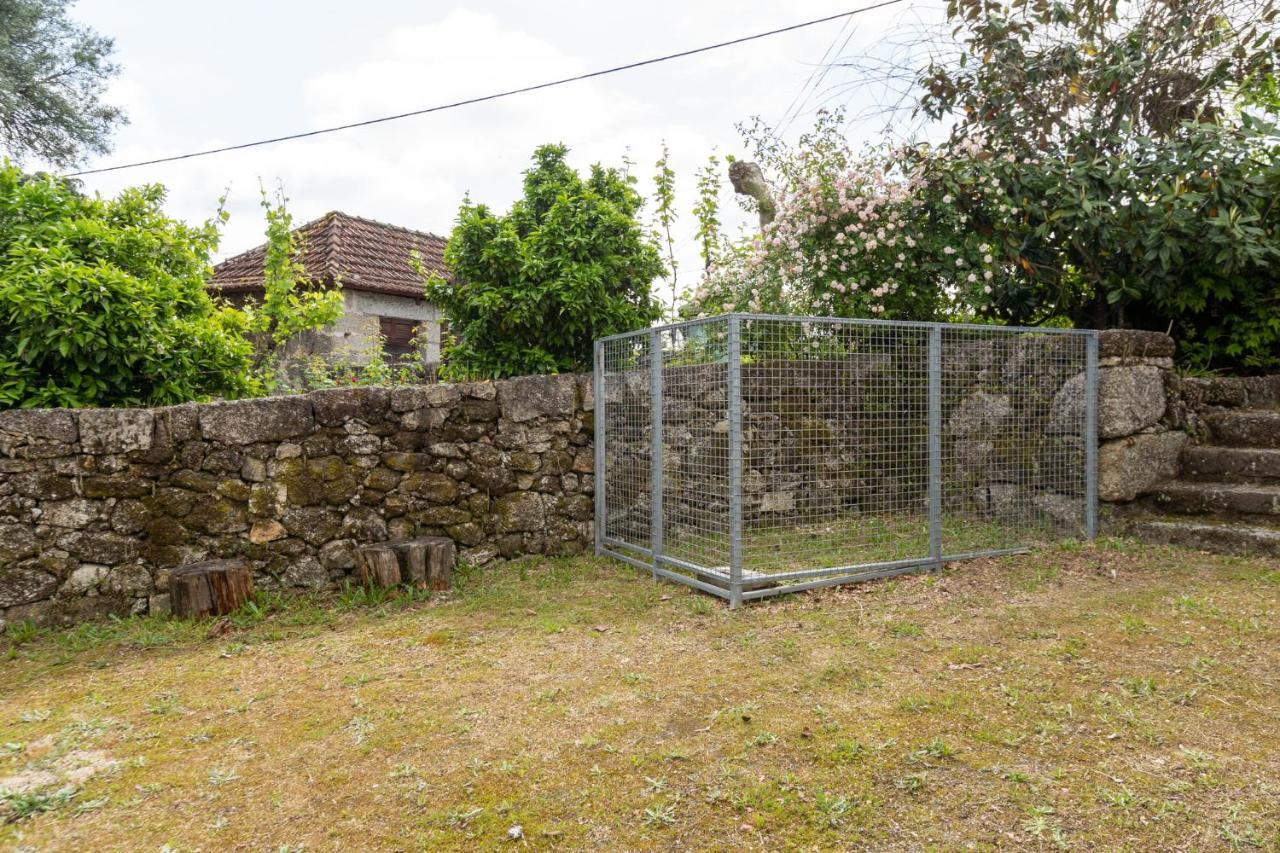 בית הארחה סלוריקו דה באשטו 	Casa Lavoura Em Requeixo מראה חיצוני תמונה