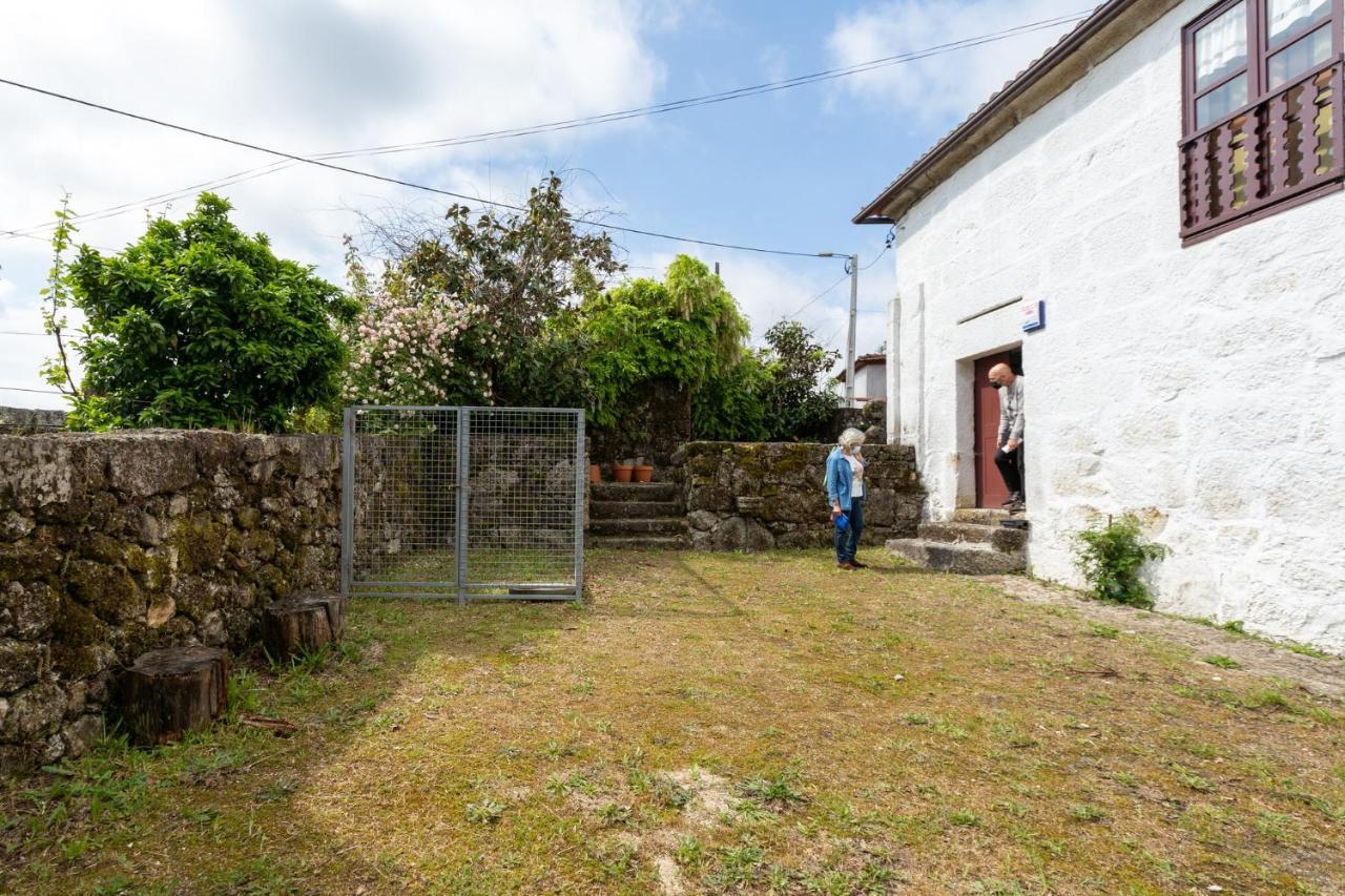 בית הארחה סלוריקו דה באשטו 	Casa Lavoura Em Requeixo מראה חיצוני תמונה